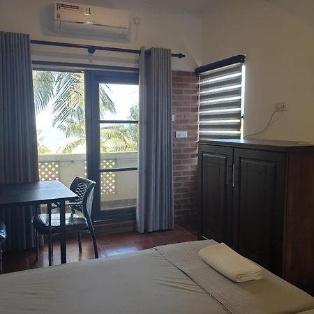 Hotel Janishi Residencies à Negombo Extérieur photo