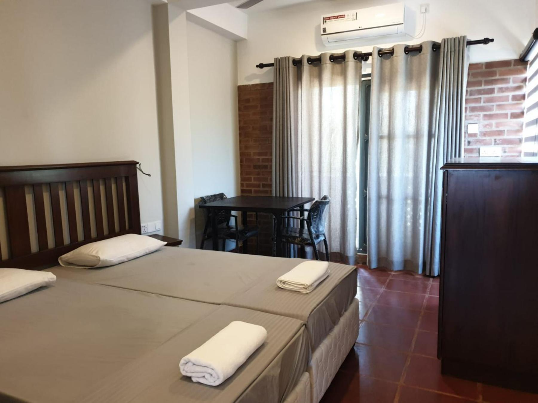 Hotel Janishi Residencies à Negombo Extérieur photo