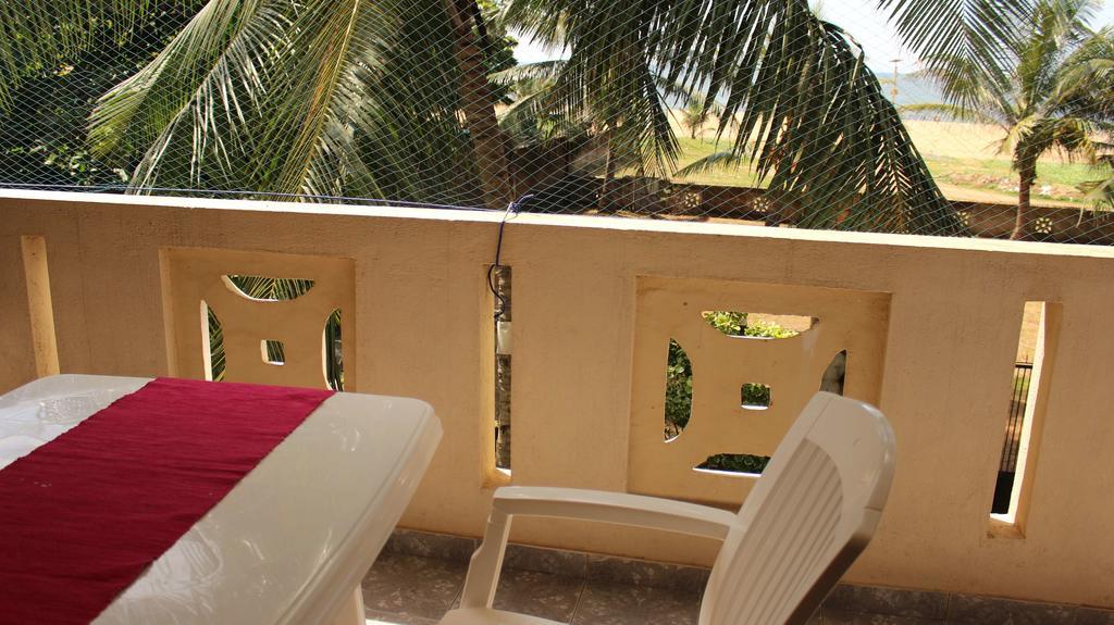 Hotel Janishi Residencies à Negombo Extérieur photo