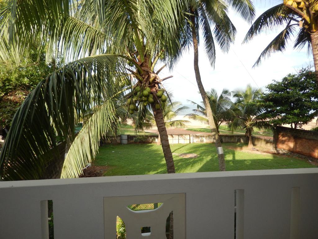Hotel Janishi Residencies à Negombo Extérieur photo