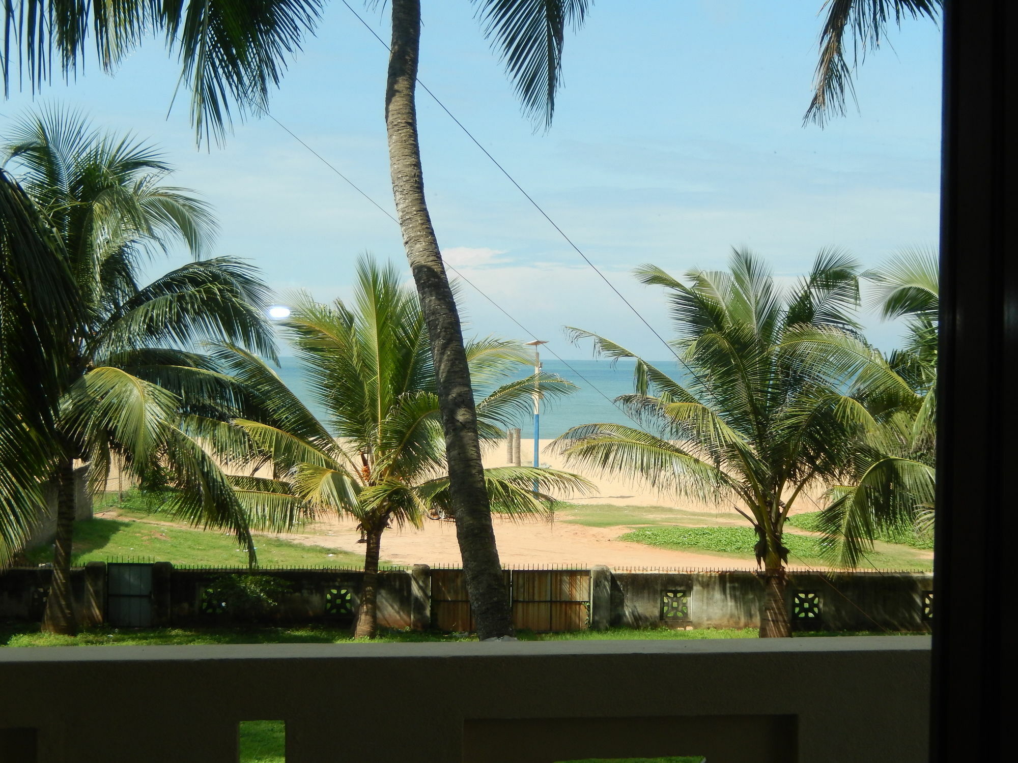Hotel Janishi Residencies à Negombo Extérieur photo