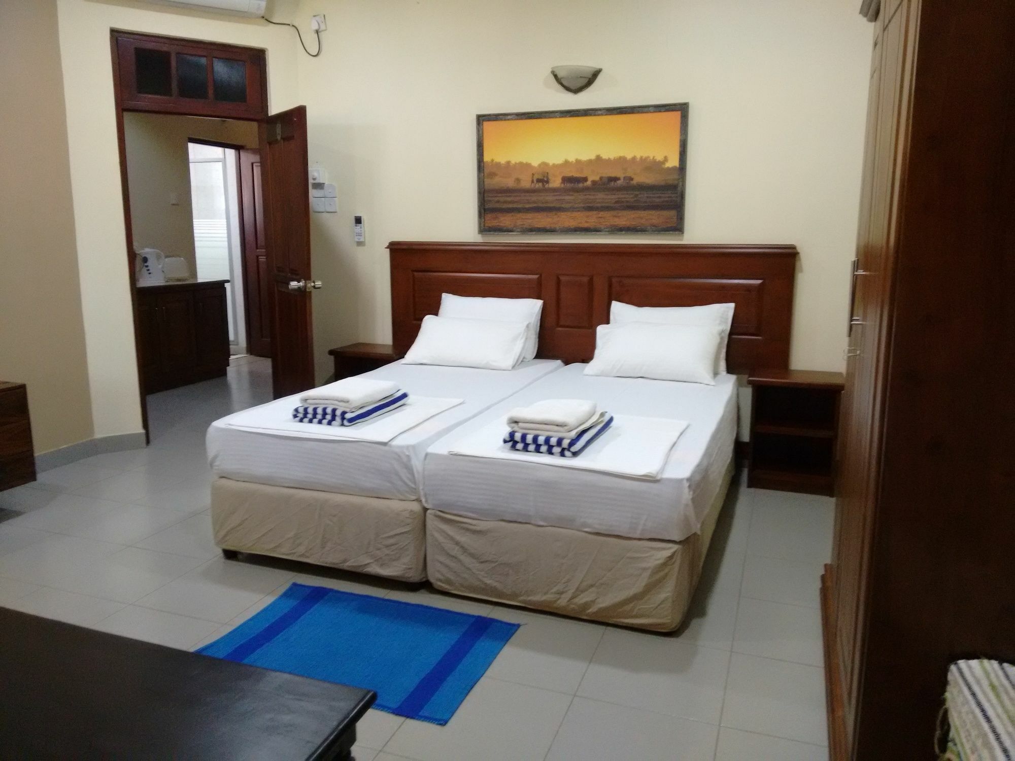 Hotel Janishi Residencies à Negombo Extérieur photo